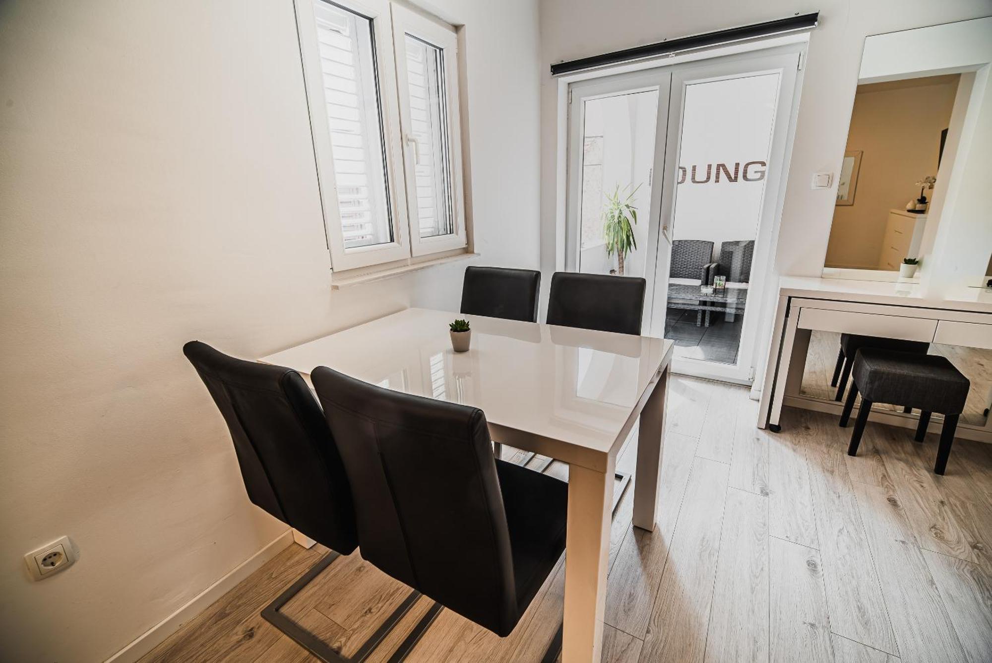 Downtown Park Apartments With Balcony Vodice Kamer foto